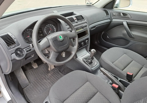 Skoda Octavia cena 22900 przebieg: 257000, rok produkcji 2011 z Szydłowiec małe 407